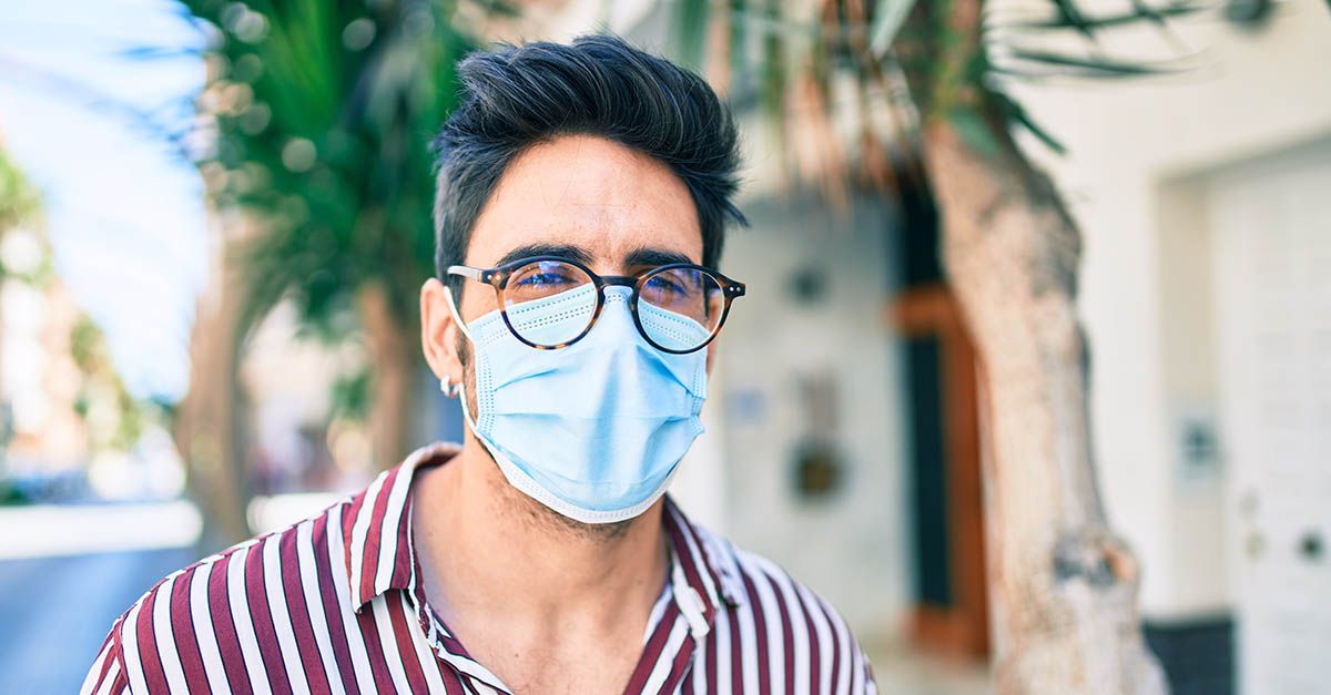 Bril en mondmasker? 5 tips tegen aangedampte glazen | Goed